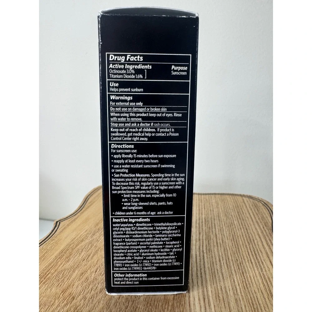 Bobbi Brown Skin Long-Wear Weightless Foundation SPF 15 Warm Ivory